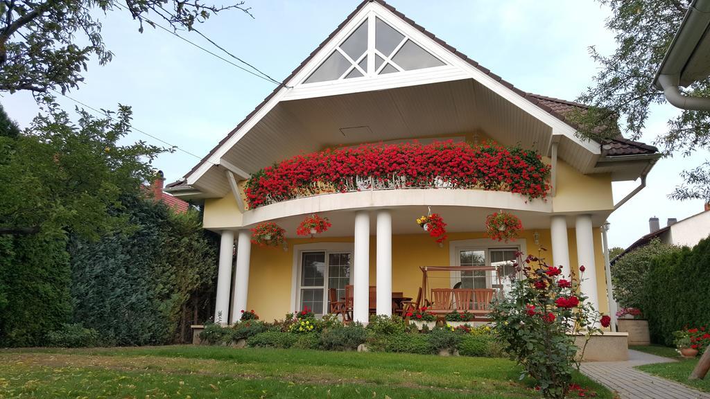 Tuenderlak Vendeghaz Apartment Balatonfured Exterior photo