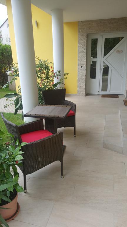 Tuenderlak Vendeghaz Apartment Balatonfured Exterior photo