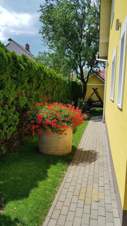 Tuenderlak Vendeghaz Apartment Balatonfured Exterior photo