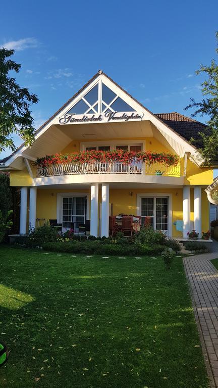 Tuenderlak Vendeghaz Apartment Balatonfured Exterior photo