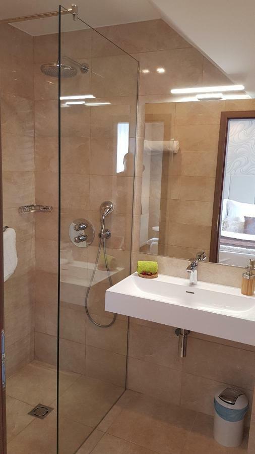 Tuenderlak Vendeghaz Apartment Balatonfured Exterior photo